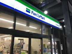 ファミリーマート　西大路駅前店