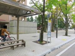 「岡大西門」バス停留所