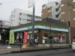 ファミリーマート　山科駅西店