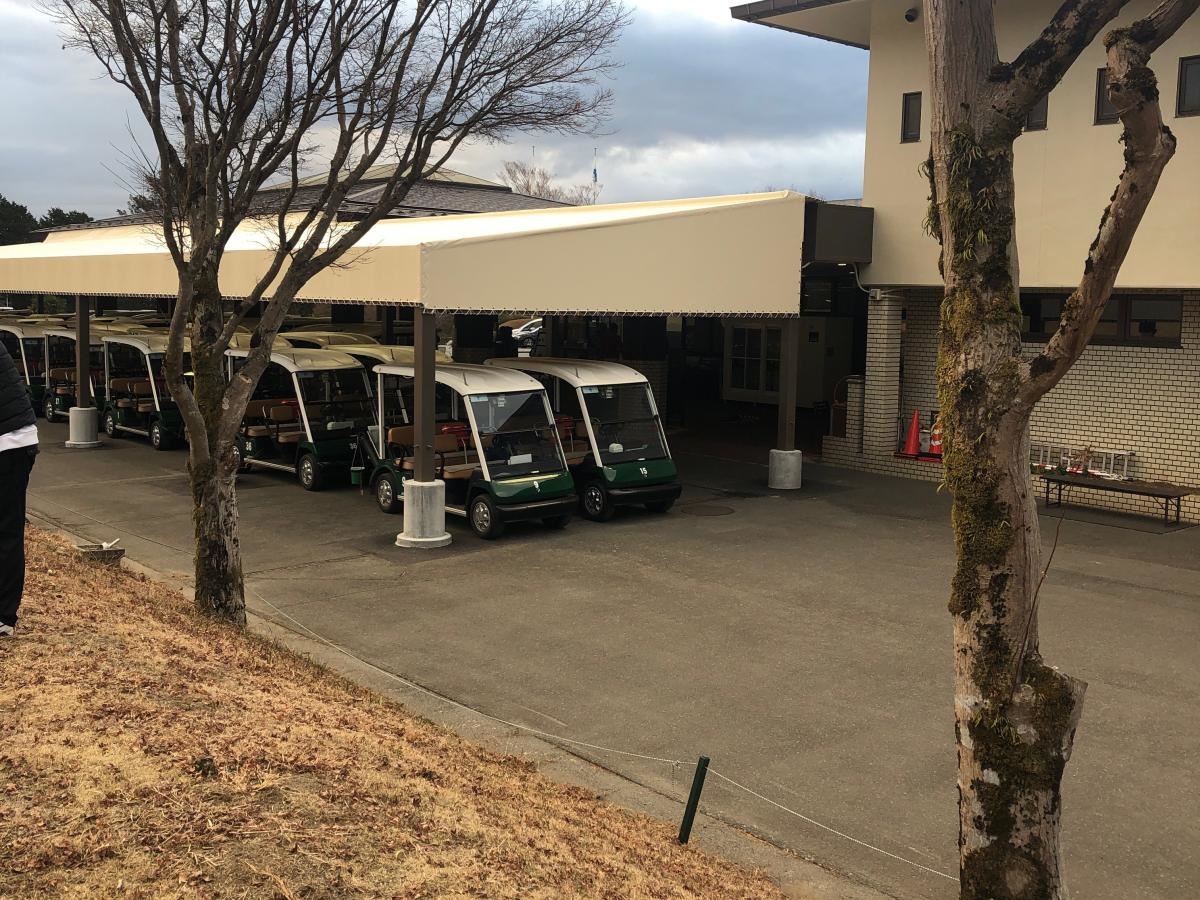 比較的平坦な林間コース