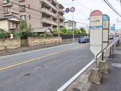 「井田小学校入口」バス停留所