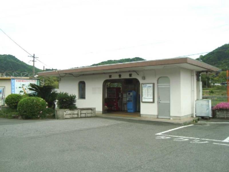 安登駅の正面