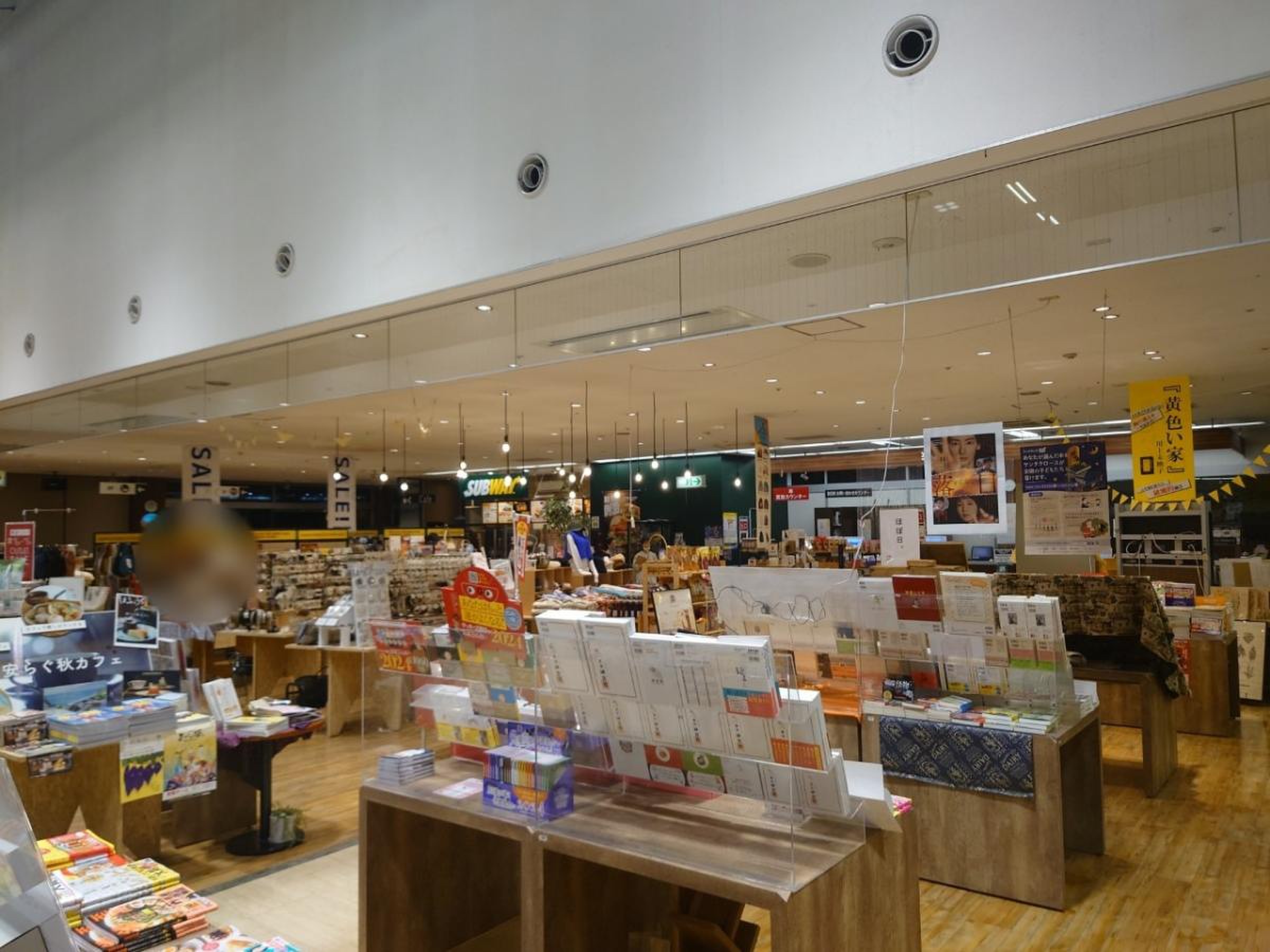 tsutaya 中万々 店