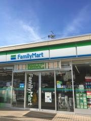 ファミリーマート　中小田井公園前店