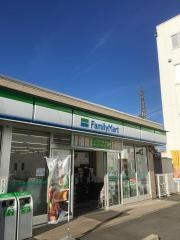 ファミリーマート　中小田井公園前店