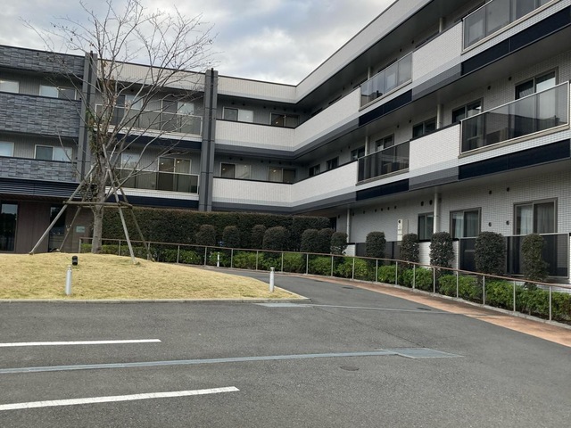 アズハイム横浜戸塚 施設外観