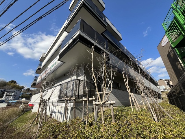 アズハイム横浜戸塚 建物全景