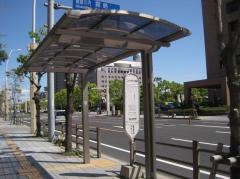 「ニュータウン中央」バス停留所