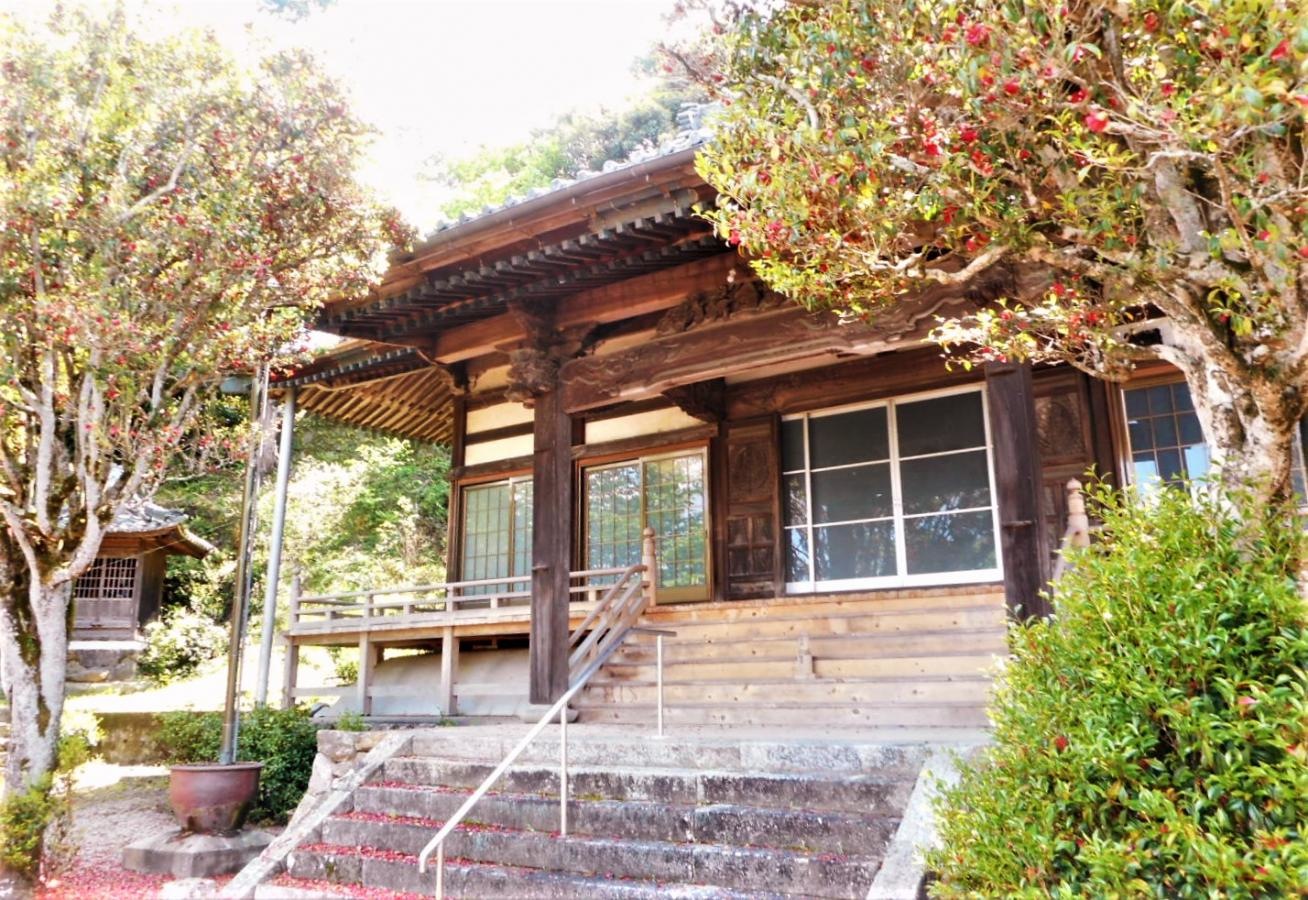 長福寺の本堂