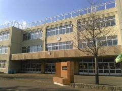 新陵東小学校