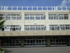 新陵東小学校