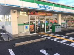 ファミリーマート　東ぐみの木店