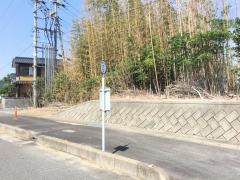 「鳩岡」バス停留所