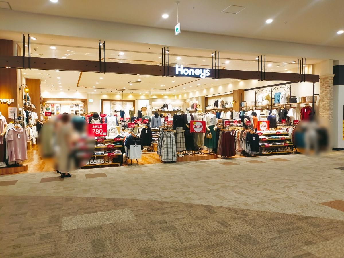 イオンタウン黒崎のハニーズの外観です。