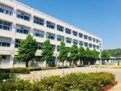 岡津小学校