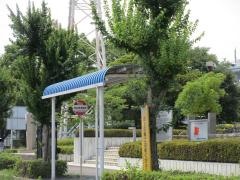 「総合体育館前」バス停留所