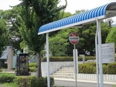 「総合体育館前」バス停留所