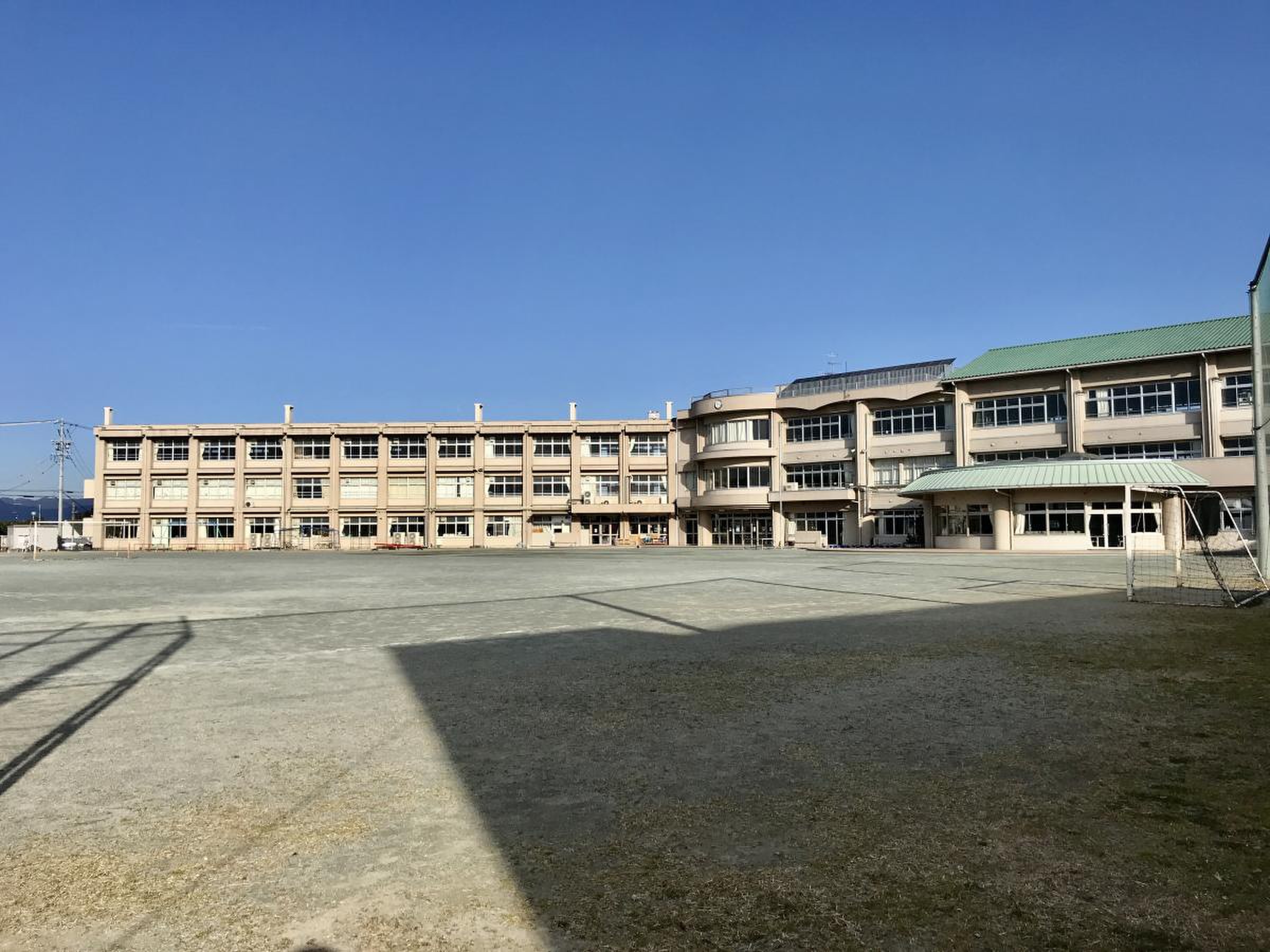 津市立大里小学校