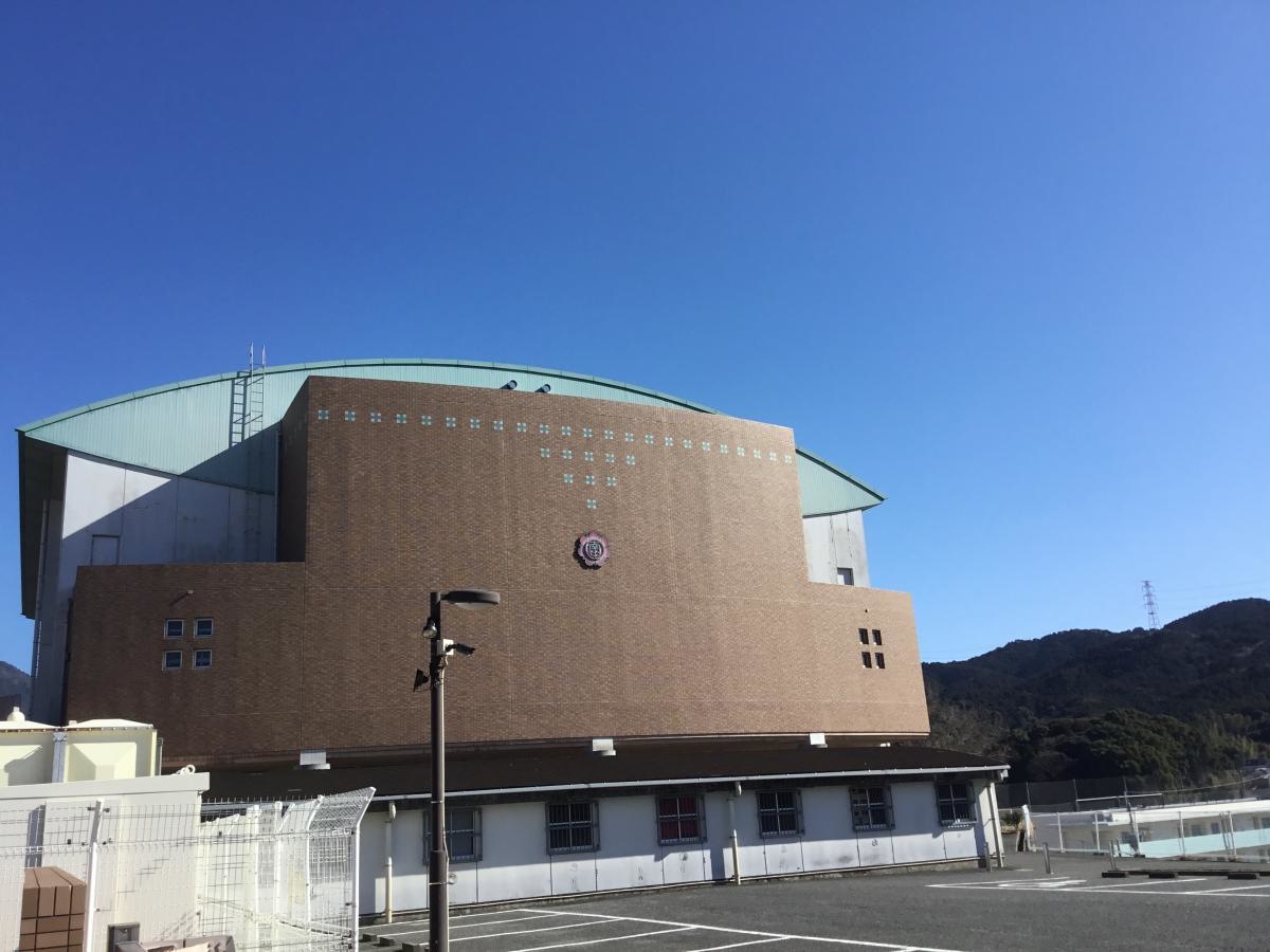 駐車場から外観