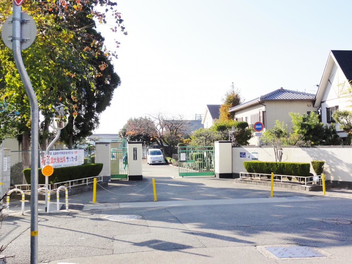 歌敷山中学校