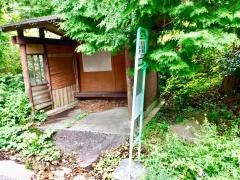 「みどりの村入口」バス停留所
