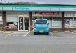 ファミリーマート　桜川本木店