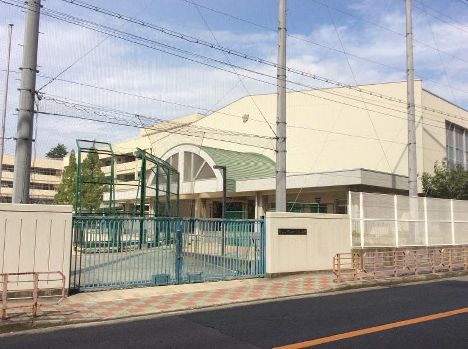陵 西 中学校