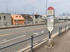 「新川崎駅入口」バス停留所