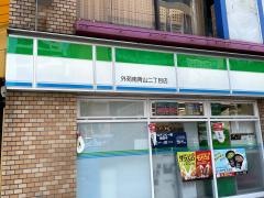 ファミリーマート　外苑南青山二丁目店
