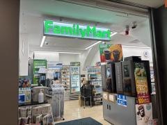 ファミリーマート阪急神戸三宮駅西口店