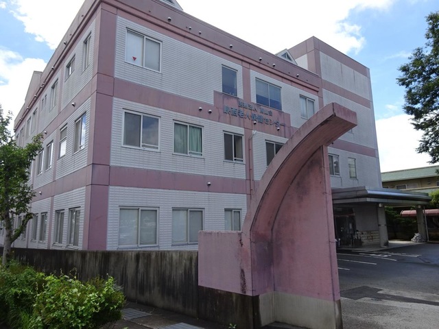 峡西老人保健センター 施設外観