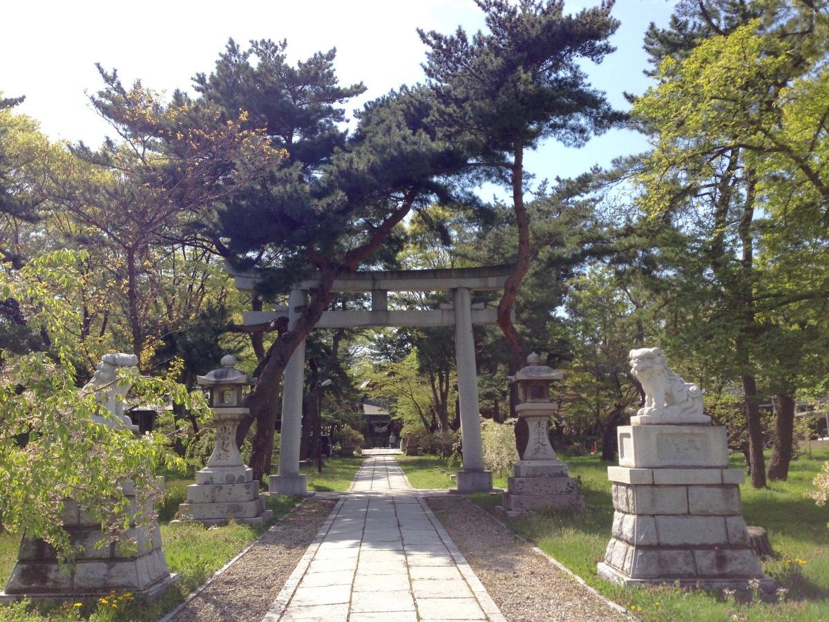 日吉八幡神社参道