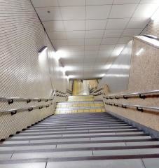 庄内緑地公園駅