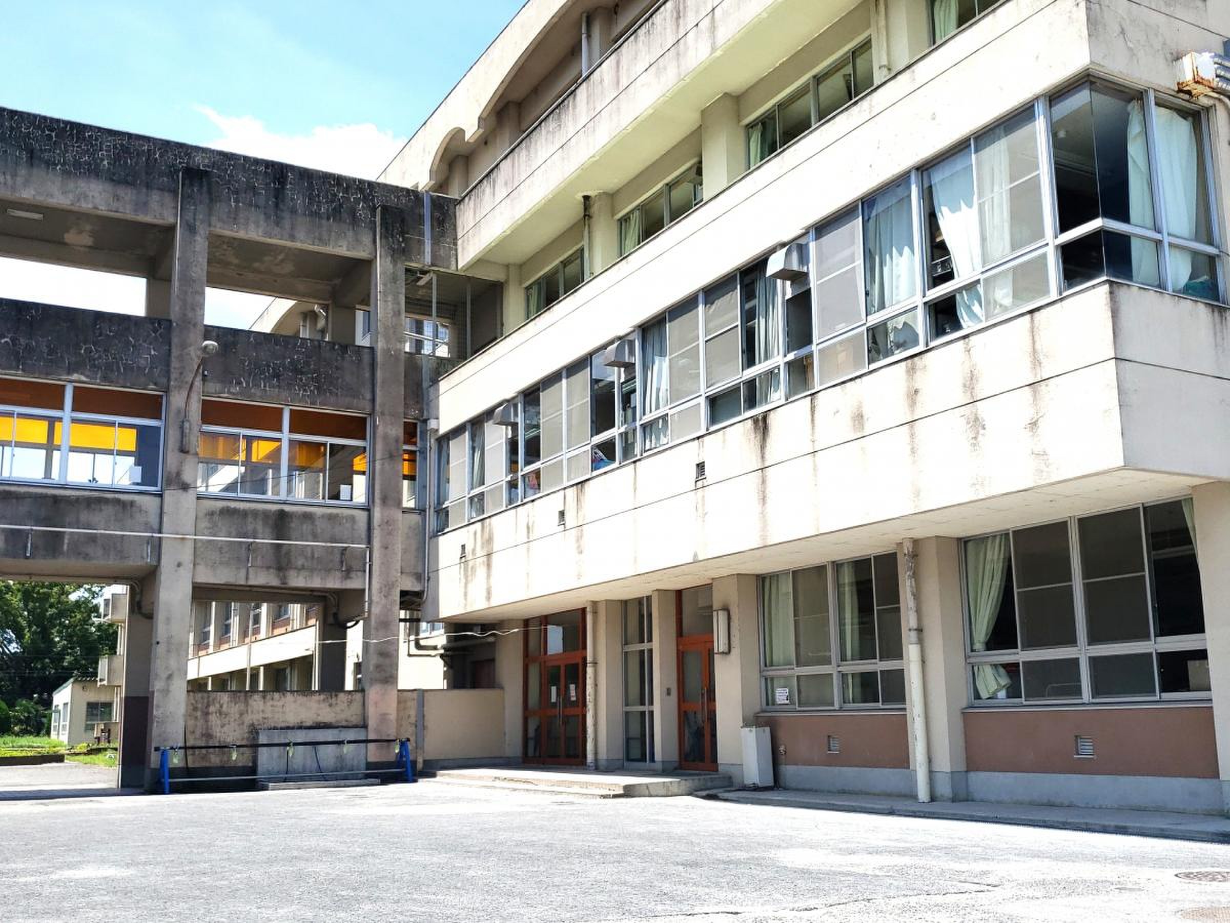 尾張旭 市立 西 中学校