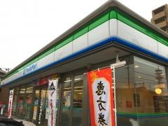 ファミリーマート　津岩田町店