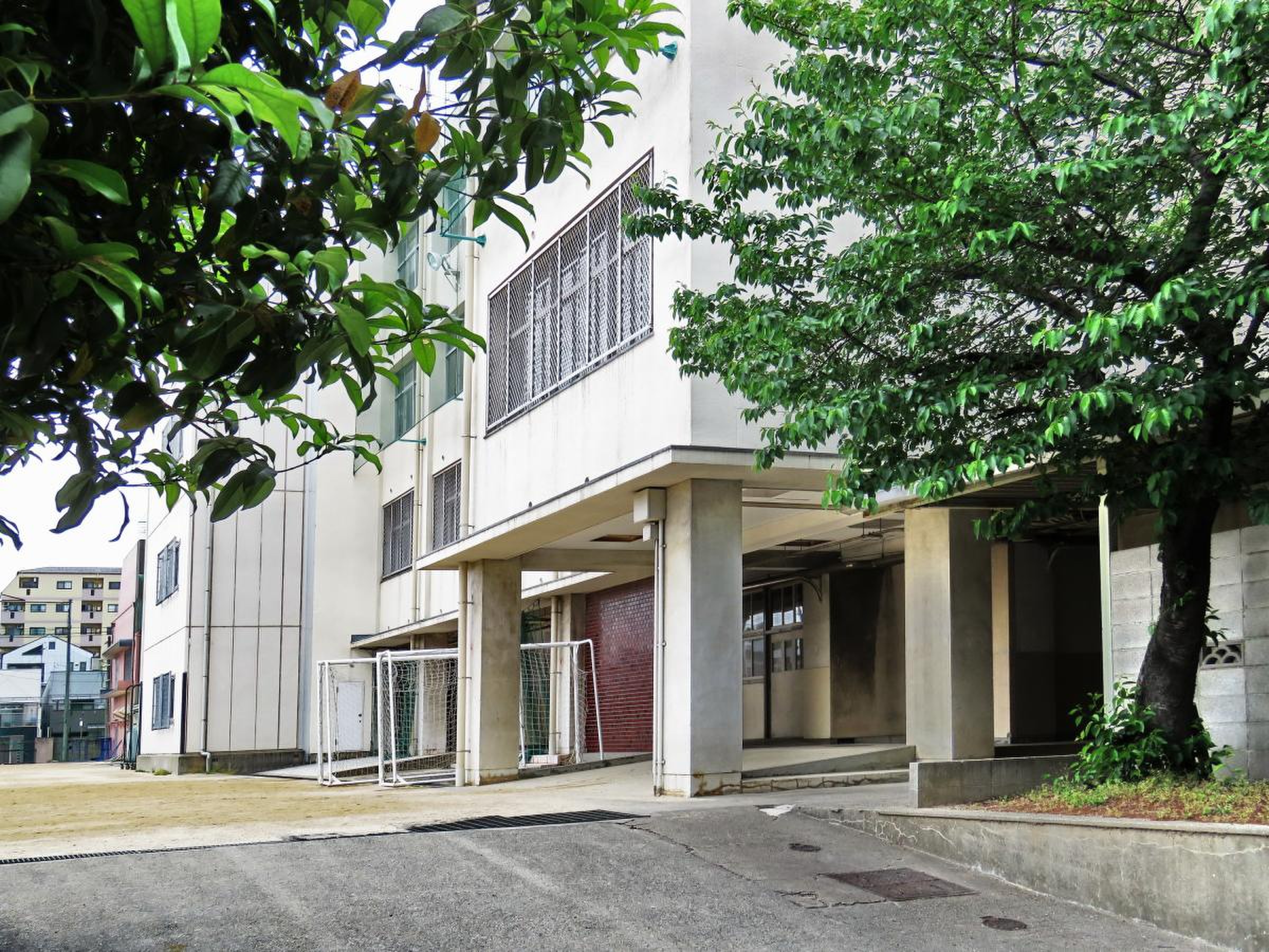 梅 南 中学校