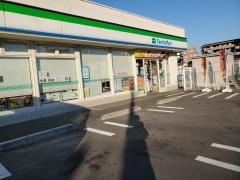 ファミリーマート　アイダ草加中央店