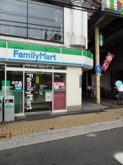 ファミリーマート　京阪寝屋川市駅前店