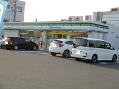 ファミリーマート　新岩倉中本町店
