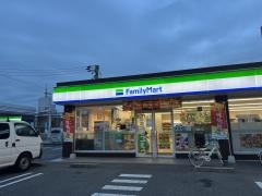 ファミリーマート　瑠璃光町店