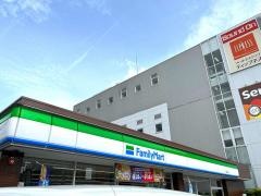 ファミリーマート　瑠璃光町店