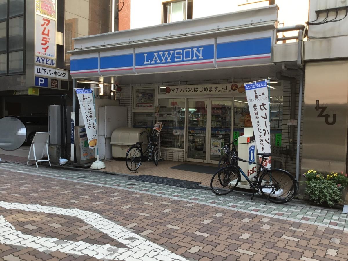 店舗右側から見た感じ