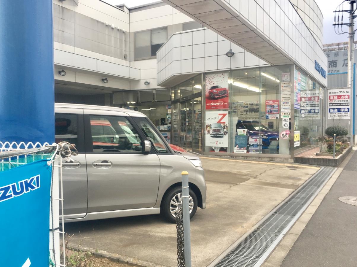 スズキオート江戸川の店舗エントランス外観
