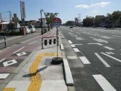 「成章中学校西」バス停留所