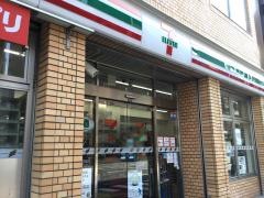 セブンイレブン　新宿曙橋駅西店