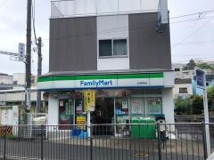 ファミリーマート　生田駅東店