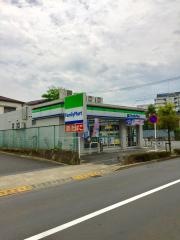 ファミリーマート　足立東和店