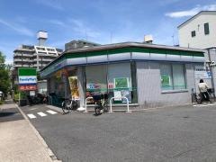ファミリーマート　足立東和店