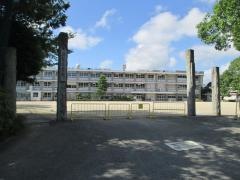 津平小学校