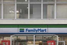 ファミリーマート　北谷美浜三丁目店